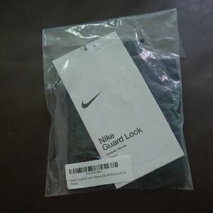 Nike Guard Lock Sleeve in Black Small